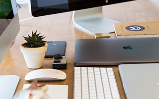 高二学生早恋与父母离异的内心挣扎：如何平衡情感与家庭？